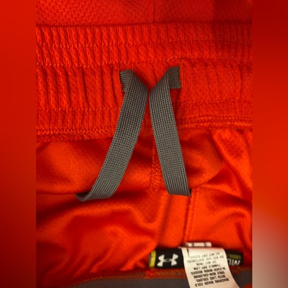 Men’s Under Armour orange baseline shorts size Medium - Picture 4 of 6